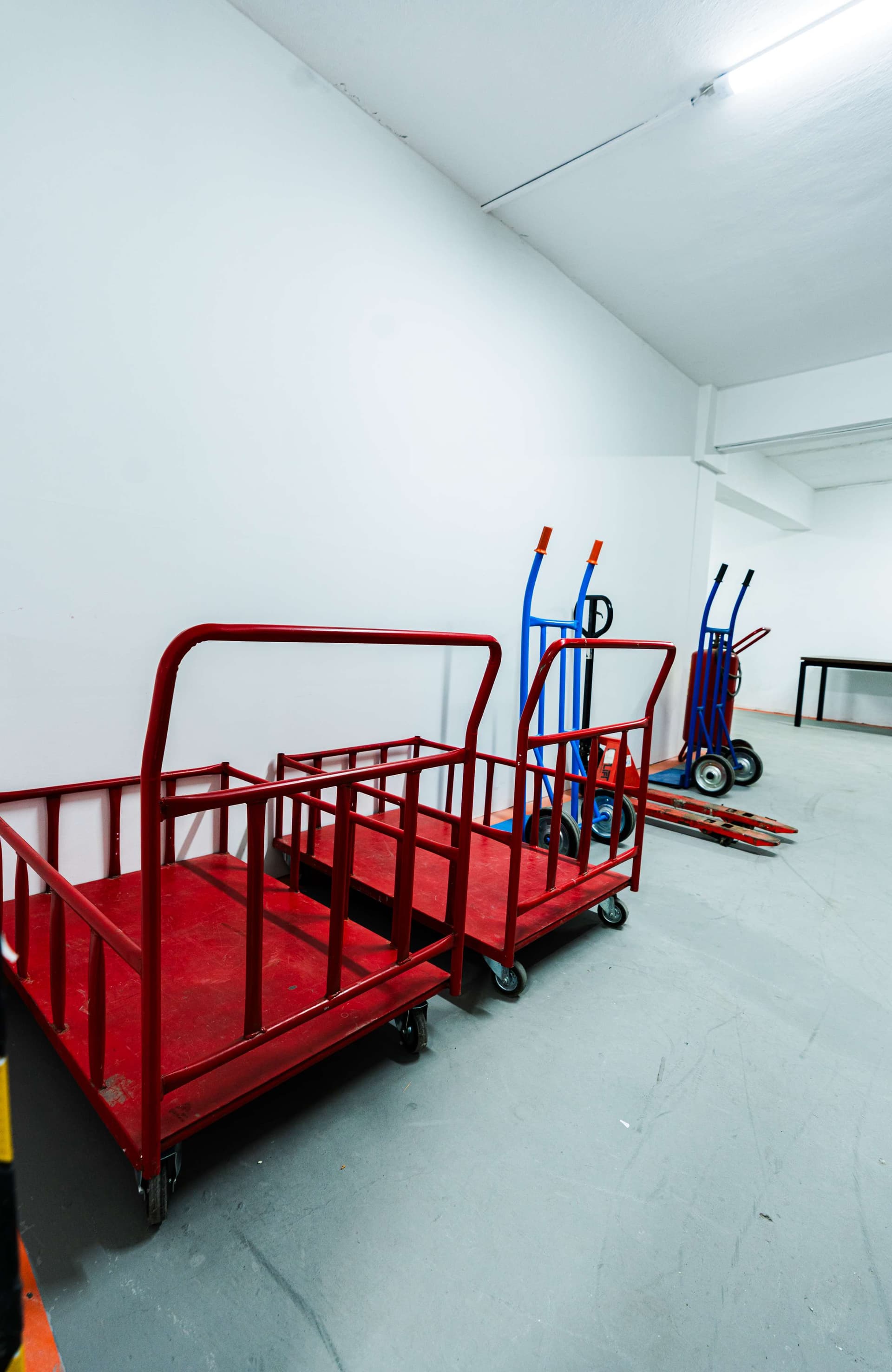 Self Storage vs Ev Garajı vs Ortak Depo: Hangisi Sizin İçin?